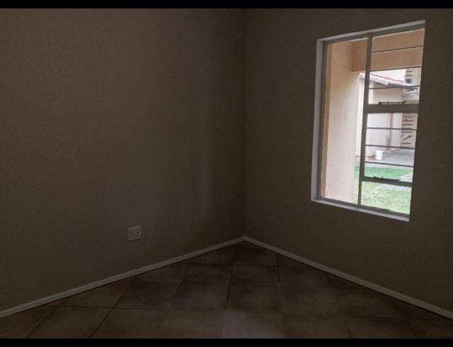 2 BEDROOM TOWNHOUSE FOR SALE IN ALBERTSDAL